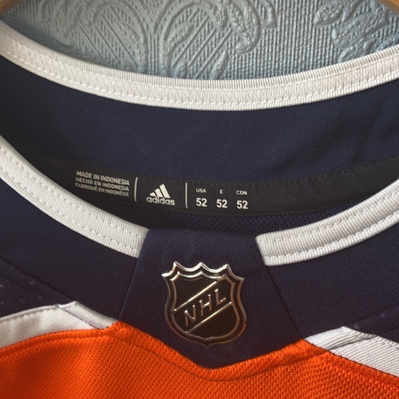 NWT AUTh signed Lucic NHL Oilers Hockey jersey - Picture 5 of 8